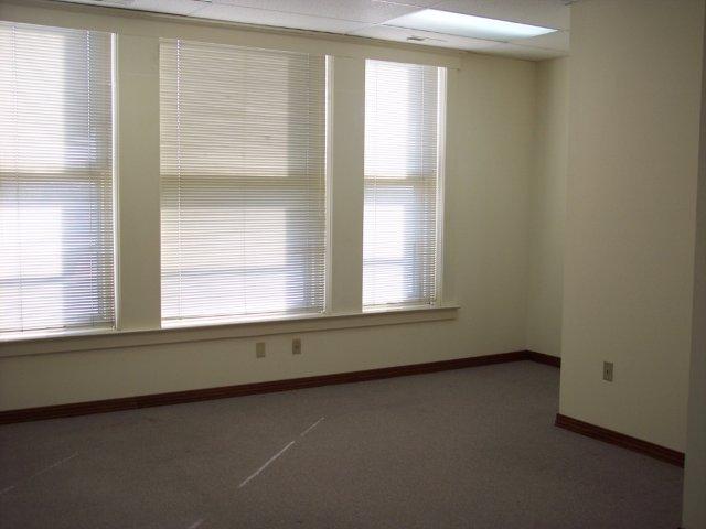 Suite 220 Multi Purpose Work Area